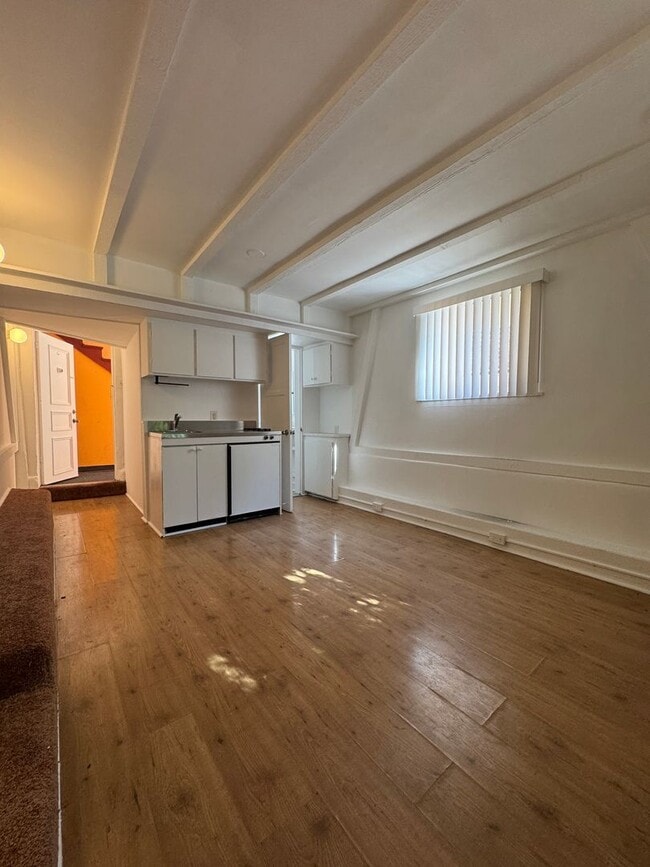 Photo - Hayworth Courtyard Apartments – West Hollywood Living