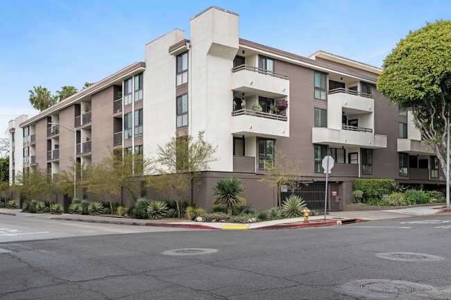 Photo - 911 N Kings Rd Condo Unit 103