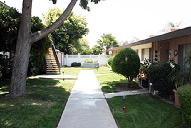 Courtyard - 4607 Plaza Ln Unit #E