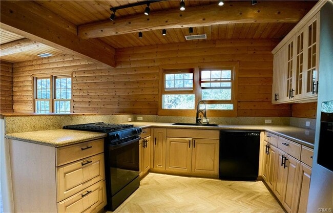 Photo - 373 Loftyhill Dr