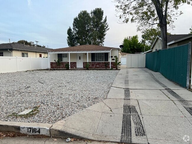 Building Photo - 17164 Kingsbury St Rental