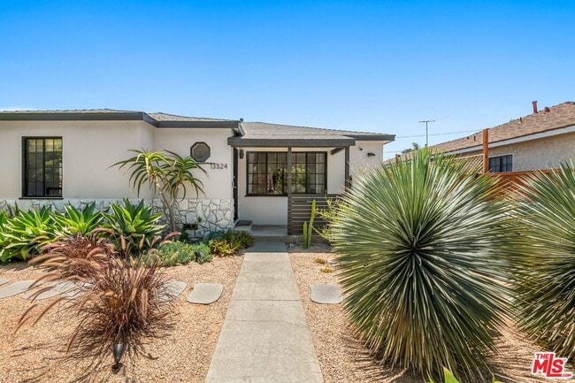 Photo - 13324 Zanja St House