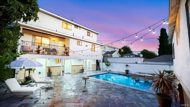 Plush pool and jacuzzi - 5851 Friends Ave House