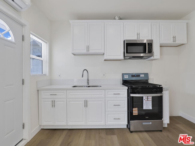 Photo - 527 W 90th St