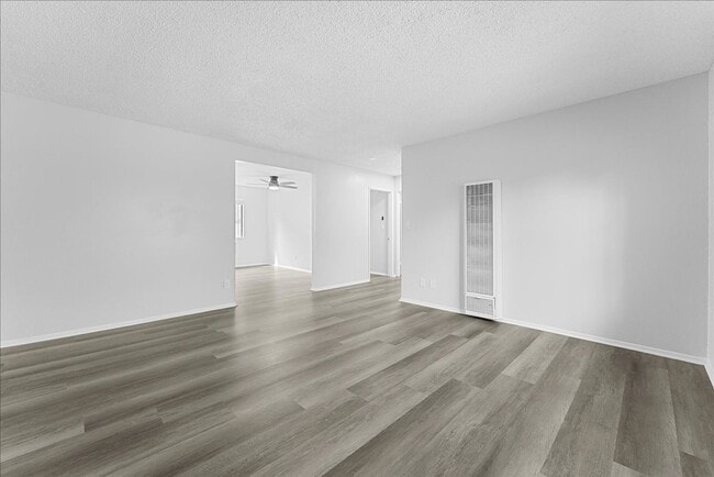 Building Photo - 2919 Baldwin St Unit B