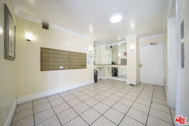 Photo - 456 S Harvard Blvd