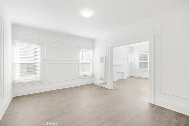 Photo - 548 N Kenmore Ave