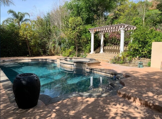 Building Photo - 26803 Mont Calabasas Dr