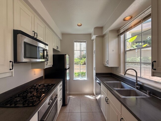 Building Photo - Upgraded 2B/2BA With AC, Washer/Dryer, & Private Patio! Unit 103