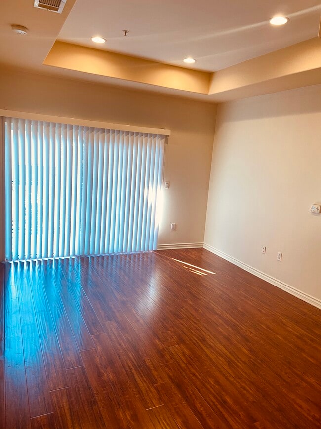 Building Photo - 303 W Verdugo Ave Unit 101