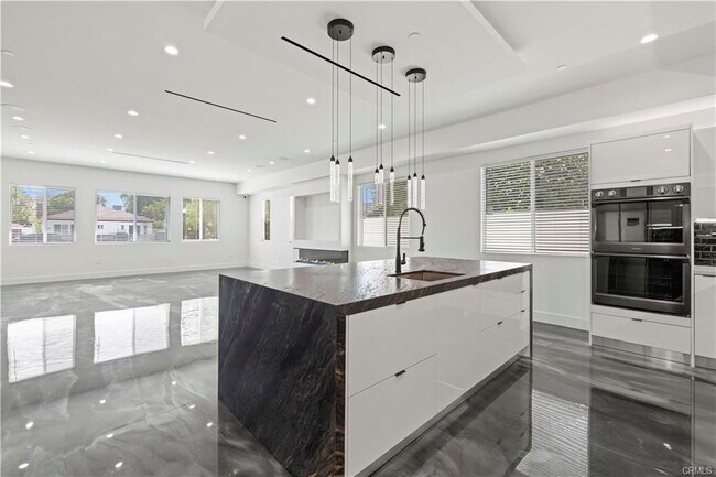 Photo - 15209 Cohasset St