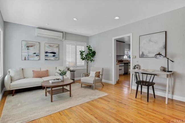 Photo - 5432 Pimenta Ave