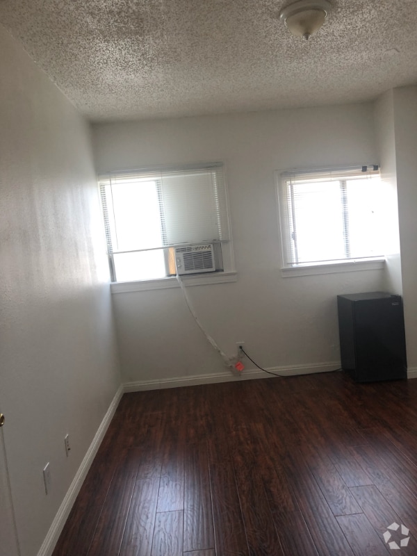 Building Photo - 1831 11th Pl Rental