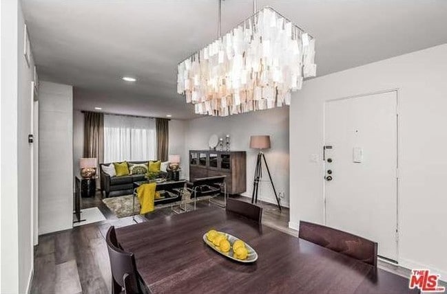 Building Photo - 1606 S Barrington Ave Unit 6