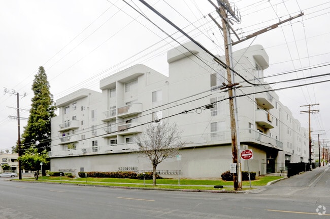 2BR, 2BA + Loft - New Hampshire Terrace