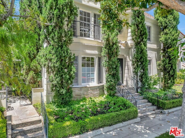 Building Photo - 361 1/2 S Doheny Dr Rental
