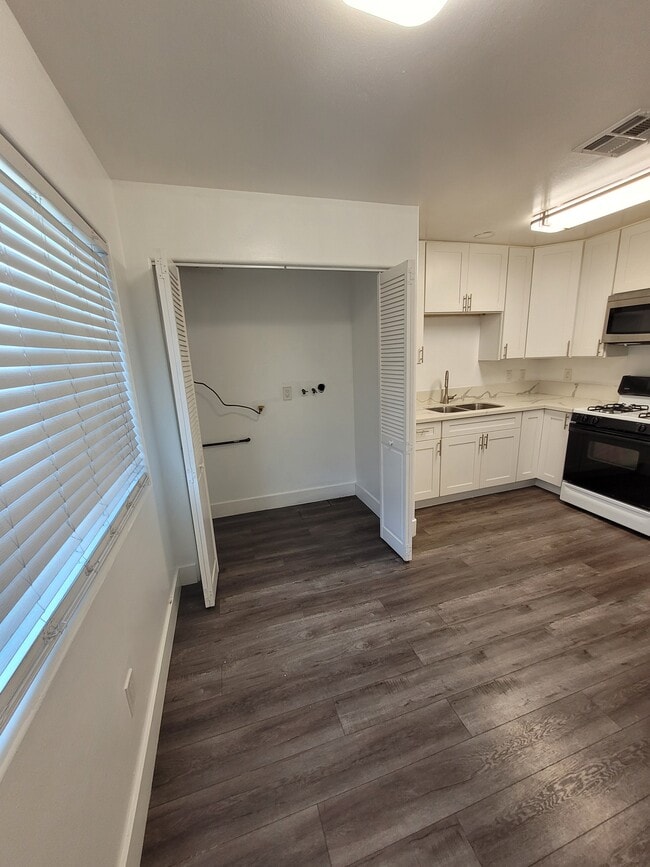 Photo - 25207 Frampton Ave