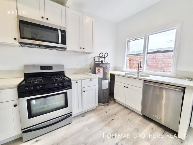 Building Photo - 2362 W Washington Blvd