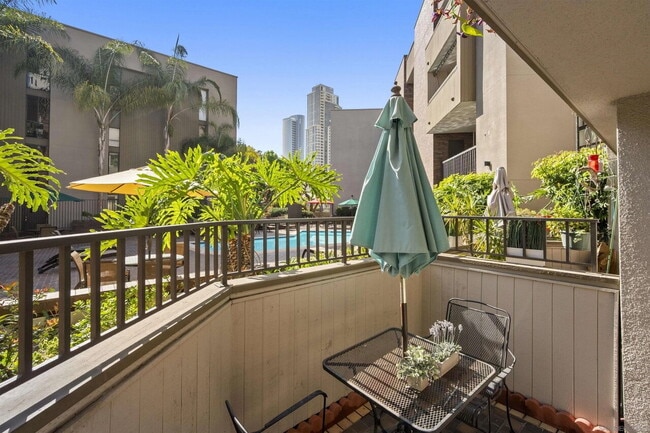 "Chic 800 Sq Ft Downtown San Diego Retreat... - "Chic 800 Sq Ft Downtown San Diego Retreat... Apartment