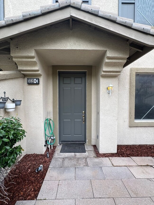 Building Photo - 3 Bed 2.5 Bath Townhome in Orange