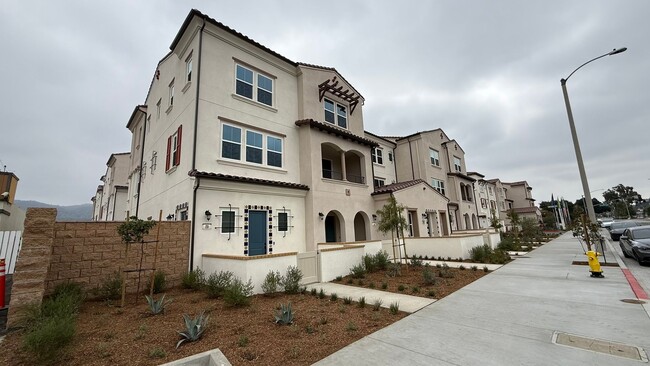 Building Photo - Brand new condo in Glendora - all the bells and whistles!