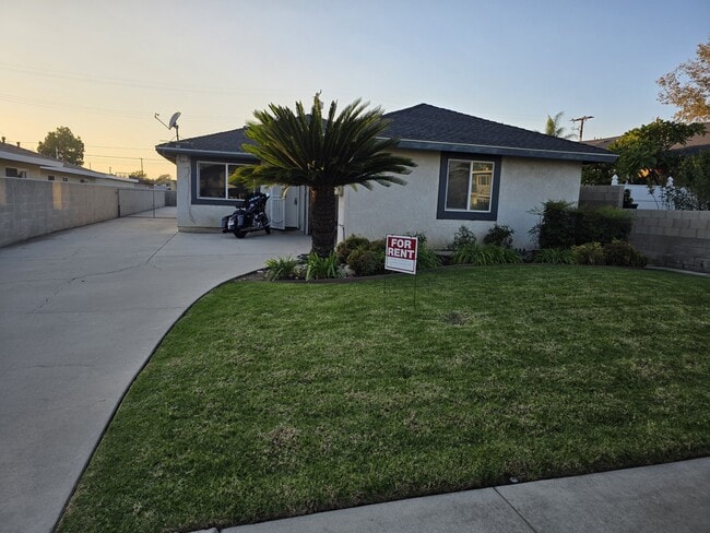 Building Photo - 625 N Angeleno Ave Unit 1