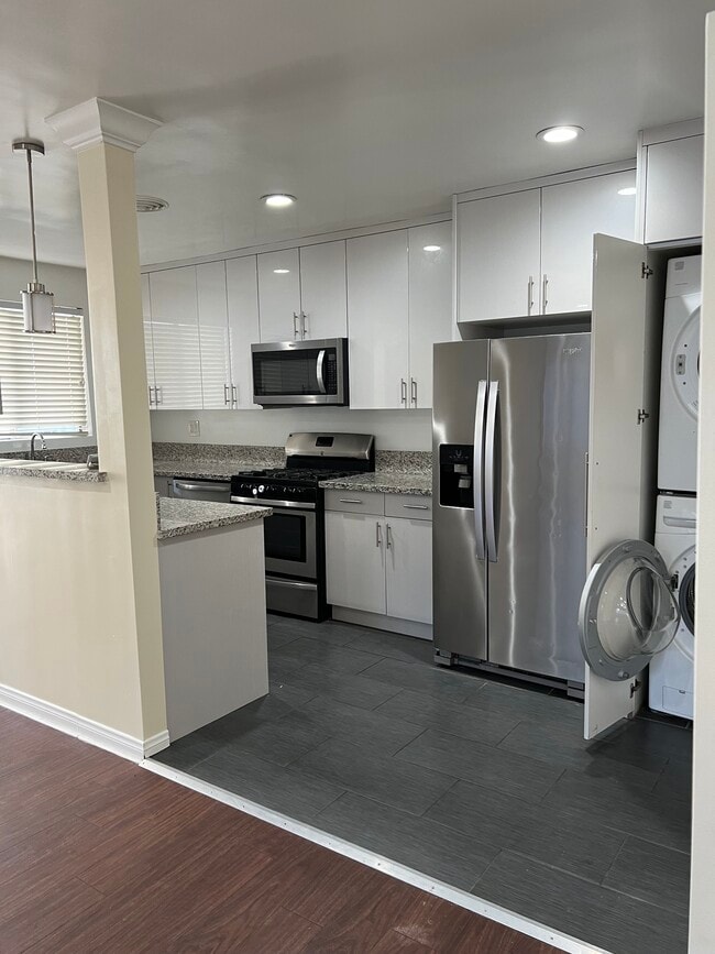 Photo - 522-528 N Alexandria Ave