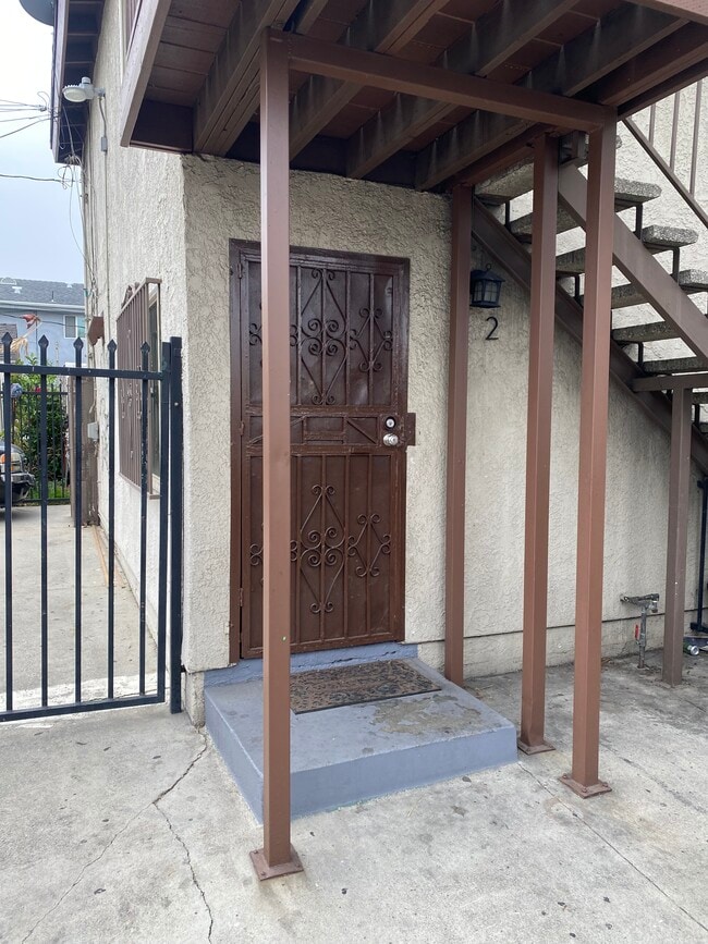 Building Photo - 11150 S Figueroa St Unit 2