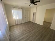 Photo - 515 E Buckthorn St House