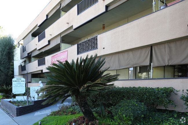 Encino Voltaire - Encino Voltaire Apartments