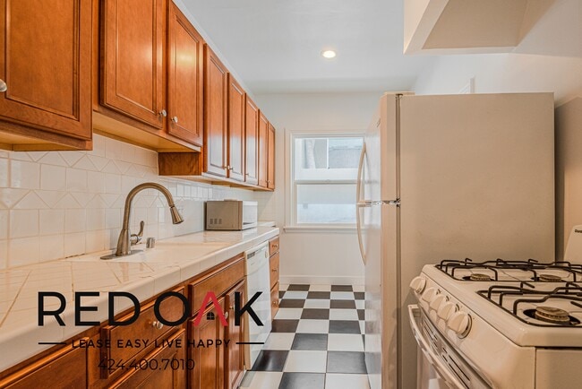 Photo - 1818 Whitley Ave Unit 202