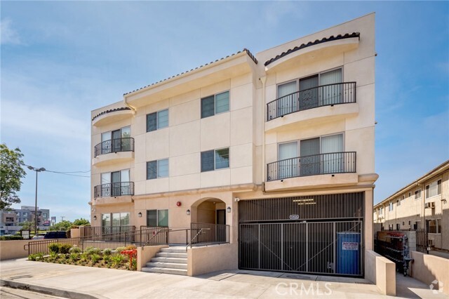 Building Photo - 14526 Hartland St Unit 307 Rental
