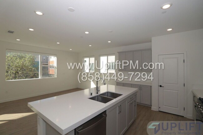 Photo - 1952 Infinity Ln