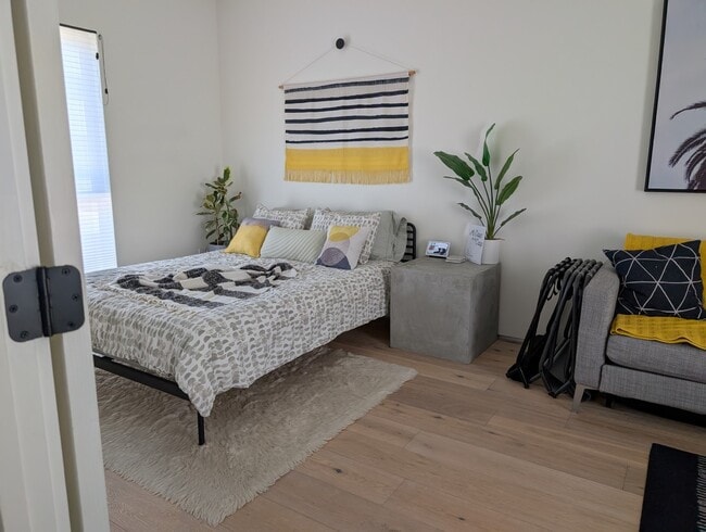 Building Photo - 800 Chestnut Ave