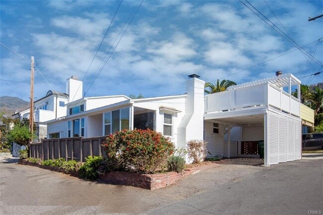 Building Photo - South Laguna Cottage