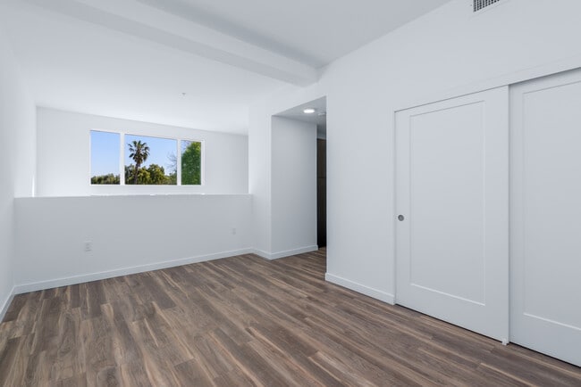 Bright Bedroom - Vantage Apartments