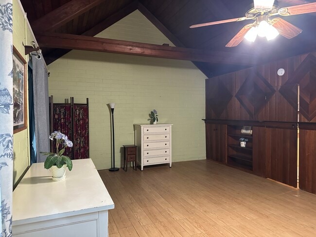 Photo - 325A Valle Vista Ave