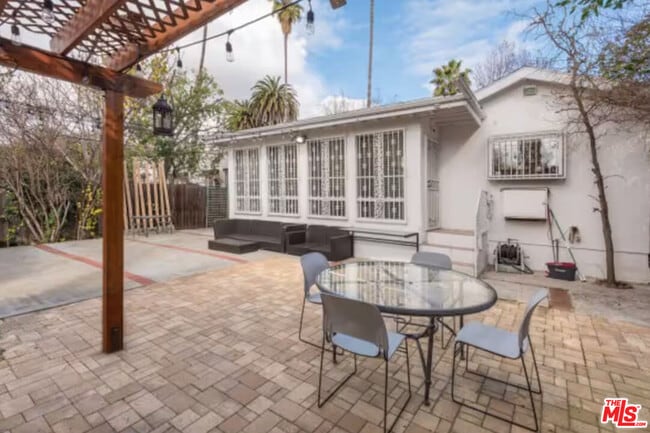 Photo - 509 Edinburgh Ave