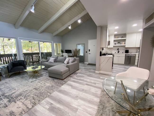 Photo - 18350 Hatteras St Unit 272