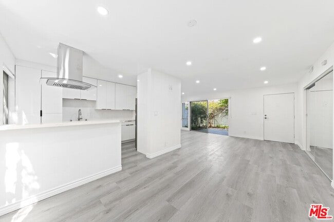 Photo - 825 16th St Unit B