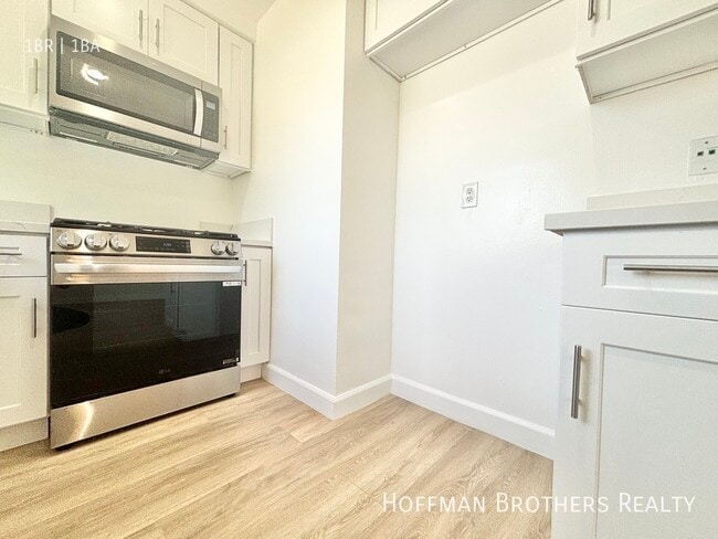 Photo - 6337 Whitsett Ave Unit 19