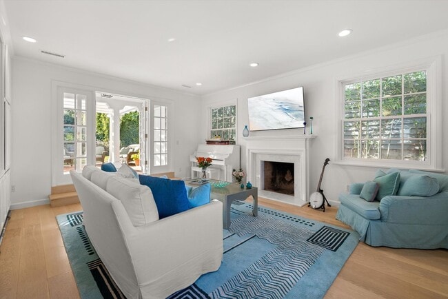 Photo - 3735 Lincolnwood Dr