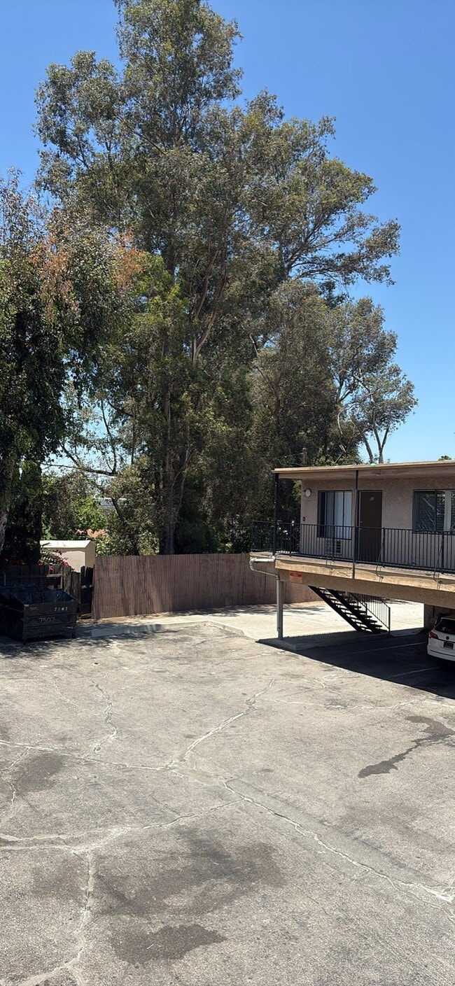 Building Photo - 7507 Woodman Ave Unit 10