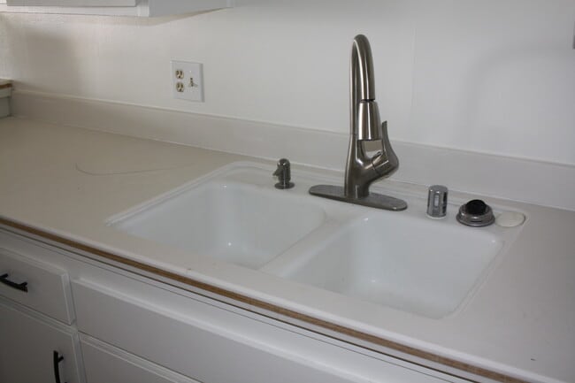 Pull down faucet - 4316 Marina City Dr Unit 1027