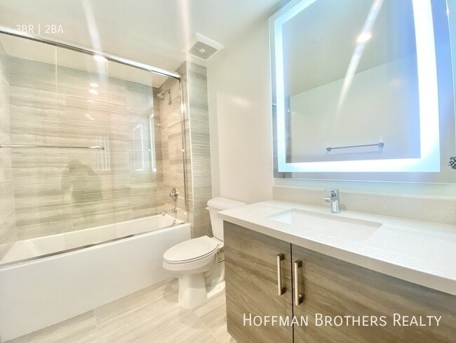 Photo - 4847 Oakwood Ave Unit 314