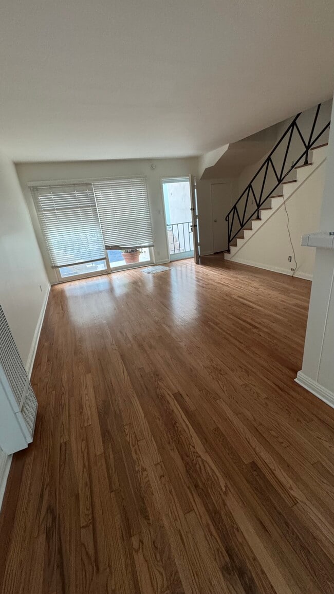 Living Room - 14333 Albers St Unit 3