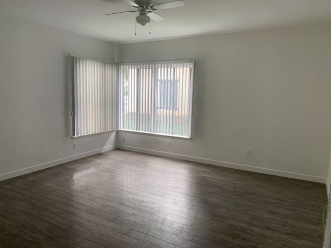 Photo - 14711-14717 Erwin St Unit 6