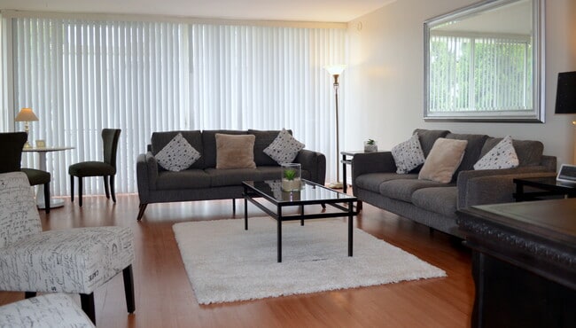 Living Room - 813 15th St Unit D