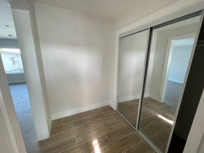 Photo - 7337 Woodley Ave Unit 8