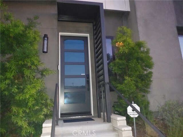 Photo - 275 W 8th St House